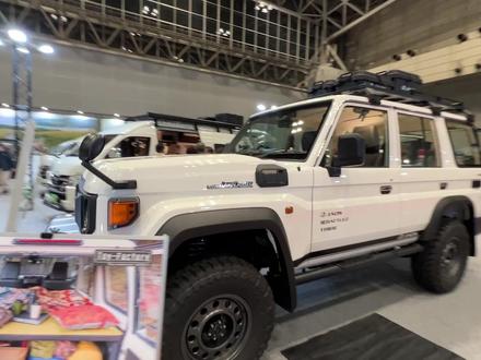 酷路泽/MAN/丰田,3款户外露营探险床车,日本床车设计理念如何? #房车 #床车