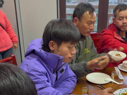 休整期间!林北突然“不见了”
林北称“我去赛场捡垃圾去了”
“打扰到了大自然 想尽点绵薄之力”#荒野林北 #七星山杯 #荒野求生 #张家界