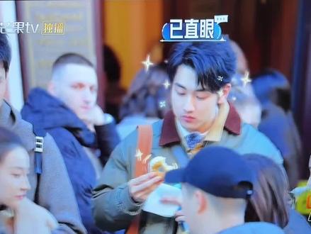 谁还没吃!妻子的浪漫旅行同款百年甜甜圈 #妻子的浪漫旅行 #甜甜圈 #圣彼得堡 #俄罗斯 #抖音美食创作者
