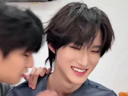 这个穆祉丞就这样萌萌的出现在朔哥直播间#穆祉丞#黄朔@穆祉丞 @黄朔