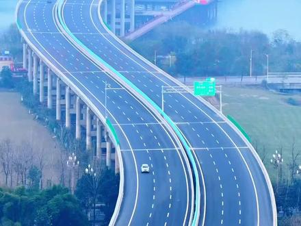 好消息!成南高速扩容工程即将通车,回家的伙伴们准备好了吗? #航拍最美家乡 #旅行大玩家 #成南高速 #高速 #基建狂魔