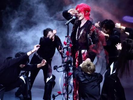 郝熠然solo演唱舞台《易燃易爆炸》。#郝熠然现场开麦这么有实力吗 #我想要两颗西柚 #澳门演唱会