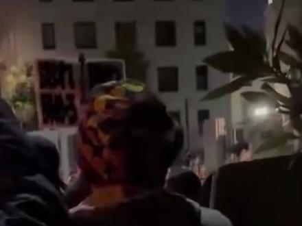 日本民众集会抗议 要求高市早苗下台
当地时间15日,上百名日本民众自发在位于东京的首相官邸前集会,抗议日本首相高市早苗的错误言行。
抗议者在现场高喊“撤回发言,赶快道歉”“高市下台”“不会外交的人不配当首相”等口号,要求高市早苗辞职下台。
日前,日本首相高市早苗在多个场合发表涉华错误言行,公然鼓吹武力介入台海的可能性,严重违背一个中国原则,严重违背中日四个政治文件精神和国际关系基本准则,粗暴干涉中国内政,挑战中方核心利益。中方对此强烈不满、坚决反对,向日方提出严正交涉和强烈抗议。(来源:央视新闻)