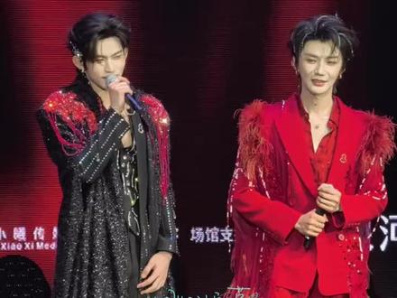 笑没了,云旗招架不住了,亲一个快亲一个#演唱会是一个巨大的乌托邦 #云熠星河