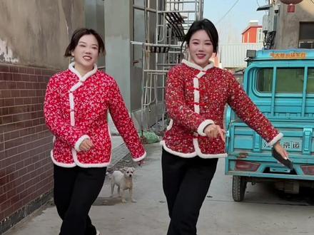 这俩双胞胎,姐姐比妹妹温柔多了!#聂小妹 #聂小妹的姐姐 #聂小静