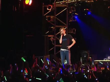 艾薇儿《Complicated》2004年现场,爷青回。#音乐现场 #欧美经典音乐 #音乐推荐 #艾薇儿单曲冠军complicated