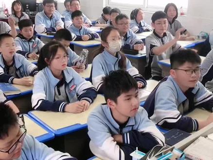 少年生活本多彩,膳后一歌尽欢愉。
学娱结合身心益,青春励志踏征途。
#秀夫初中餐后一歌#追梦720班#记录校园生活 #快乐课余时光 #这大概就是青春的样子