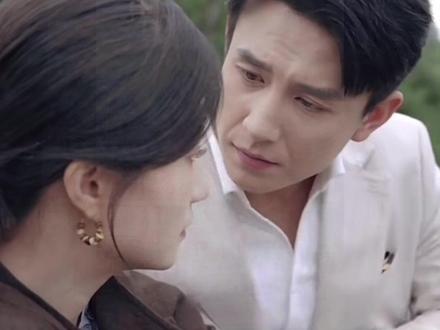 办公室的暧昧拉扯,吻戏张力直接拉满 #热恋 #吻戏 #暧昧 #短剧推荐 #多杰