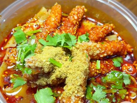 #街边小吃 885菜市场的夜市好壮观!吃不完,根本吃不完!这个鸡柳拌冷面还挺有创意的!#特色小吃 #美食 #夜市里的烟火气