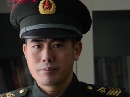 致敬“兵王”!服役30年的一级军士长伍楚斌光荣退休。#致敬