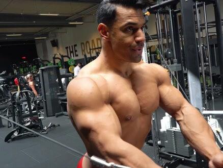 #健身 #龙门架 #上肢训练 #健身干货 #健身教学
龙门架怎么用?龙门架是一个很魔性的器械,今天带给大家24个龙门架的训练动作其中包含一些变体。当然龙门架的作用远不止这24个动作。这些只是一些基础动作。希望能够帮到你。