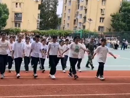 马鞍山市二中外国语学校开学军训第二天