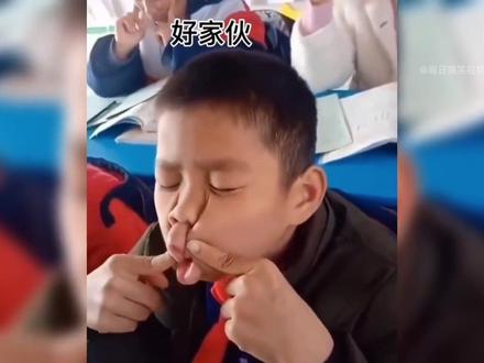 盘点小学生迷惑行为:#写作业迷迷糊糊,搞怪清清楚楚,拿着是你小时候玩过的😂#学生的迷惑行为 #你家孩子也这样吗 #看一遍笑一遍