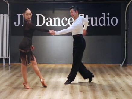 拉丁舞伦巴双人开式扭臀至扇形位,是非常经典的动作!#拉丁舞