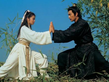 AI整活系列 | 英语老师看了想打人! 最近“邵氏老电影”风格很火,手痒没忍住,用AI跟风试了一把...本想致敬经典武侠,一不小心做成了“英语沙雕记忆法整活现场”。
本视频内容由AI技术生成,场景角色均为创意演绎,如有雷同纯属巧合。
#AIGC #AI视频 #AI短片 #AI教学 #2xLabs