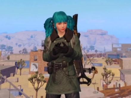 找到饮料机就像遇到战神哥一样🌝#和平精英 #沙漠饮料机 #老六 @DOU+小助手