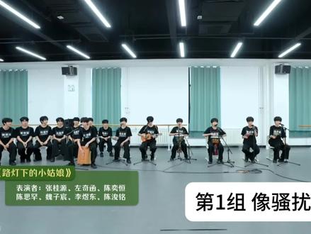 一首歌唱出两种感觉🌚#TF家族#TF家族四代 #路灯下的小姑娘