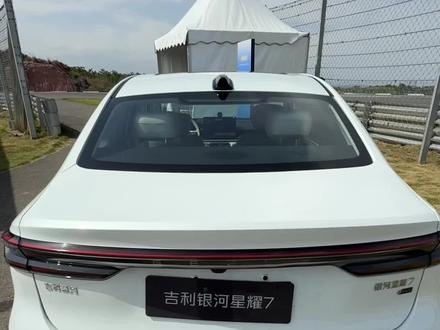 银河星耀7的电尾门也支持脚踢感应开启,非常实用,预计吉利后续的新车型只要有电尾门的配置都会支持脚踢感应开启#吉利银河星耀7 #吉利银河 #吉利汽车