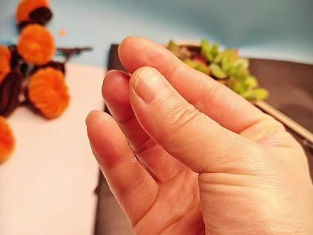 手指魔术拍摄👻五根指头变四根指头🥰😄#一般人不告诉他 #谁还没个隐藏技能 #谁能看出这有什么门道 #一般人不知道是什么 #这手艺如今很少见了快失传了: