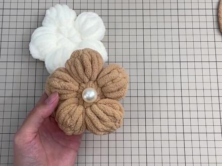 泡芙花朵详细教程~学会这做法,那卡通版花朵就小ks啦#少女心好物 #毛线编织 #diy #泡芙花#手作 #钩针教程#礼物