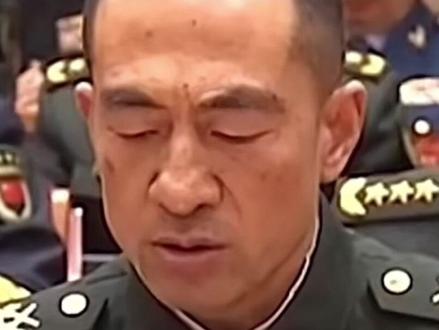 一级军士长的地位有多高?相当于什么级别?为何师长见了都得敬礼#军事科普 #军事科技 #军事爱好者 #军迷发烧友 #燃起来了大国重器