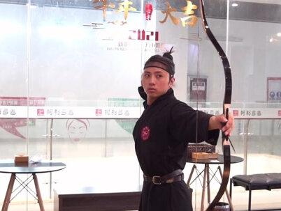 #阿利三十秒小课堂 蒙古式勾弦下,怎么做才能减少大拇指受伤的几率呢?@DOU+小助手 #射箭 #涨知识