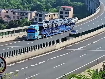 不可思议的二怪卡车,上高速后就一直不下高速,什么原因