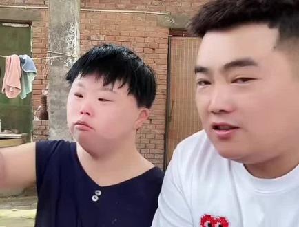 亚萍光脚跳起来!笑的肚子疼#录屏搞笑片段