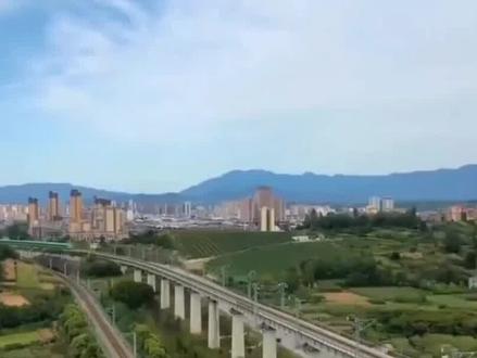 固始县为何与高铁站擦肩而过,潢川县又凭什么成为赢家,是地理位置,经济实力还是政策倾斜?本视频给你一个最终的答案,欢迎您来讨论!