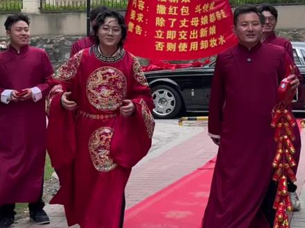 受新人所托,主持接亲环节!#文明娶亲 #徐州婚礼主持人王东 #接亲 #管家式婚礼主持 @抖音小助手 @DOU+小助手