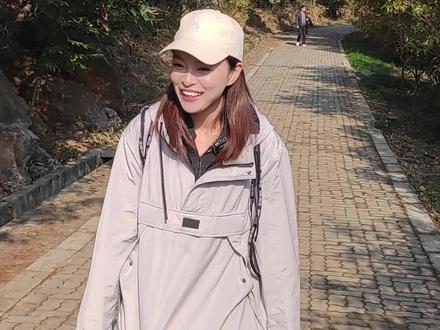 虞山雄鹰线打卡。建议大家可以带环保袋上山带走可见的垃圾。
#旅行推荐官 #旅行 #虞山雄鹰线 #徒步 #爬山