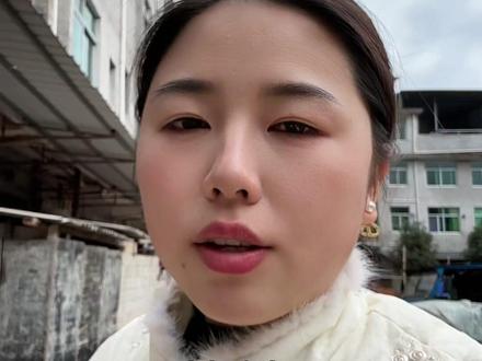 你们有没有感觉今年过年比往年冷清了很多,就是一点儿过年的氛围都没有,完全就没有消费的欲望,你们感觉到了吗?#年味#过年#农村