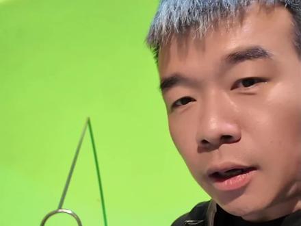 千里传音的原理 抛物面可以将焦点位置的波变成平行波,传输过程中损失很小。但如果用球面,声波散布很大,等对面接到了就没剩多少了#抛物线 #物理 #古人的智慧 #物理实验 #王老师玩儿科学