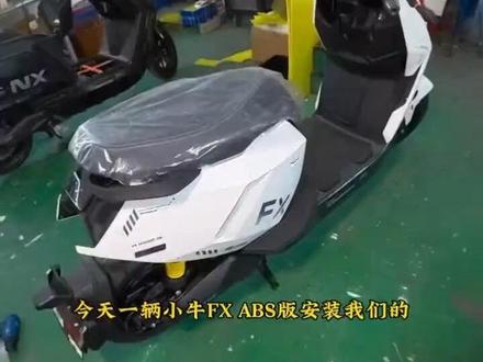 两台小牛到店安装电池 新车安装,小牛风速我们很专业!#茂名锂电 #小牛风速 #茂名电池哥 #拆机更换电池详细过程