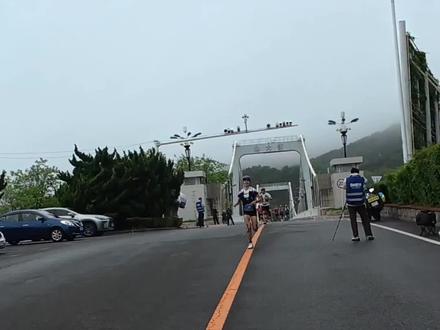赛道跟拍大连100越野赛50公里女子冠军 @郑冰铃