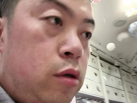 高考圆规千万别用普通铅芯,丢分全因细节 家里有高三考生,圆规一定要提前检查!
绝大多数孩子踩坑:圆规原装HB铅芯抓紧换掉,全部换成2B铅芯。HB铅芯颜色浅、石墨少,数学大题画图,机器扫描识别不出来,辛辛苦苦画的图直接被判无效,白白丢步骤分。
再记3个考场避坑要点:
1、优先选全塑料无金属尖针圆规,金属款过安检容易触发警报,耽误进场时间,安检人员会单独查验 ;
2、避开带公式、刻度以外印刷文字图案的圆规,带印刷知识点大概率被监考没收,不能进考场 ;
3、数学大题用圆规画完辅助线,稳妥做法:先用2B铅笔画图,最后用0.5黑色中性笔再描一遍,双重保险,杜绝扫不上的隐患;
考前提前装好2B铅芯,考场没时间临时更换,小小圆规,千万别毁了高考!
#2026高考 #高三家长必看 #高考文具避雷 #高考圆规注意事项 #高考踩坑提醒