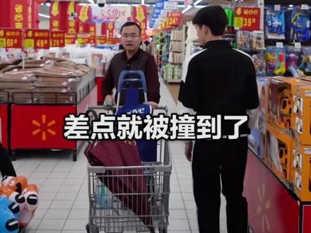 走着倒有没我 #倒放 @抖音小助手