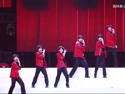 张函瑞这个孩子真的好抓人眼球、杨博文也不错#张函瑞进行曲 #杨博文舞蹈 #锐评 #tf家族