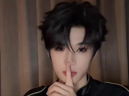 2025最诡异的一分钟 lili就这样陪峻豪胡闹🤫#张峻豪#诡异#嘘#纪律委员#跨年