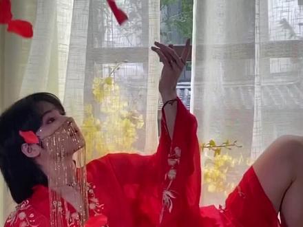 看完哥哥的腰,再看看自己的腰!瞬间不香了。@抖音小助手