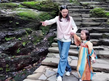 如果你也喜欢,可以直接“抄作业”!假期快乐! 常德桃花源,有历史有人文,有乐园有动物,有艺术馆有演出,适合一家老小出游!这条视频,记录我带娃坐高铁到常德桃花源玩的过程!✌️#赴一场汉服踏青之约 #常德桃花源 #亲子游玩好去处 #五一奔赴桃花源 #五一去哪里