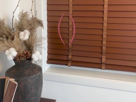 三步装木百叶!手残党也能轻松拿捏🔥 家人们!别再觉得装木百叶难了!今天教你超简单方法,三步搞定!✅ 定打孔位→✅ 拧卡扣→✅ 卡上木百叶全程不用喊师傅,自己动手几分钟搞定!装好颜值炸裂,家里瞬间变高级!赶紧安排起来!#木百叶安装 #家居好物 #装修小技巧 #窗帘推荐 #手残党福音