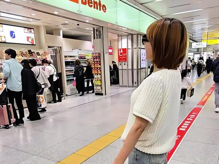列车穿行山海,一盒駅弁,尝尽沿途风物。
#日本车站便当 #駅弁的浪漫 #火车上的仪式感
#日本铁道文化 #旅途治愈美食
