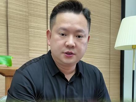 华蓥山秋千事故原因到底是啥? 5月3日,在华蓥山高空秋千项目中,一名游客坠崖身亡。景区的安全是景区管理的红线。#景区安全 #华蓥山秋千事故#安全设施#景区管理