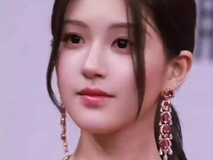 #赵露思 被曝礼服出现了Bug!疑似被故意泼墨!