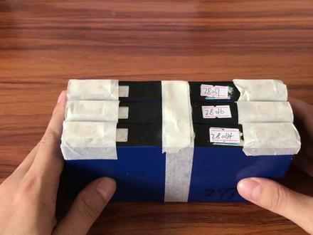 用三块28Ah的三元锂动力电芯组成12V的电池组,效果比新电瓶还好