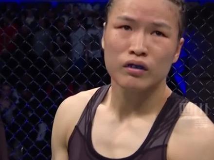 4月25日,UFC261期,草量级冠军#张伟丽被罗斯KO 卫冕失败,失去冠军金腰带。张伟丽称自己很快会回来