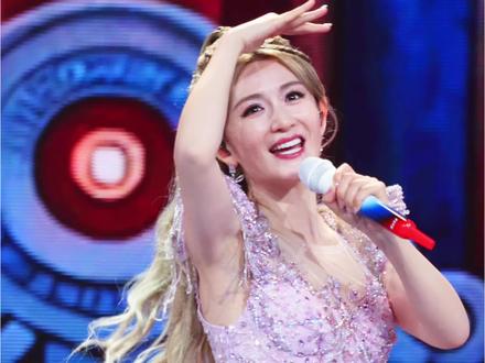 是快乐家族😭
BGM一响
是谁的童年回来了😭
快乐不假——你懂的呀啊!
#谢娜 #谢娜演唱会 #快乐大本营 #快乐家族