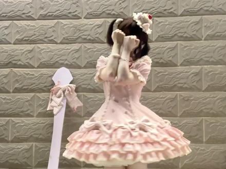 小猫的爱是抓痕和牙印🐾
#lolita #条纹千层