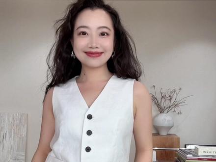 梨形报恩短裤穿搭|喜欢清凉自在一些的夏天~ 短裤我想并不只是“截短即可”
得体的款式、有趣的设计思路
缺一不可
这期做了多套不同长度短裤的搭配
通勤的、度假的、休闲的、运动的
能让夏天降温清凉的着装
再多很多乐趣👏
#一眼心动的夏季穿搭 #夏日穿搭 #穿搭日记 #短裤 #梨形身材
